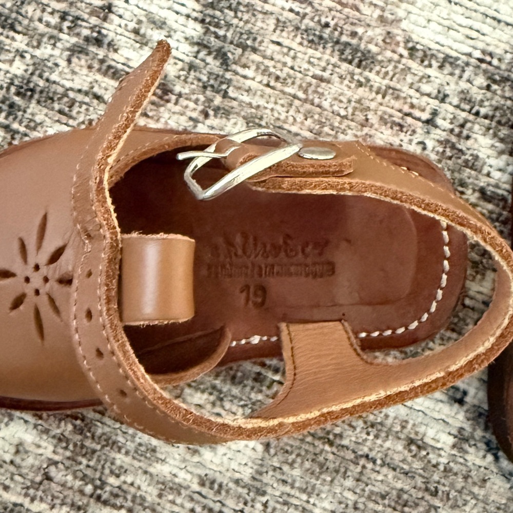 Adelisa & Co Estrella Sandals - Picture 3 of 4